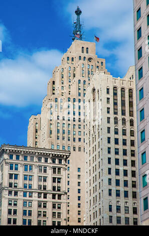 Vecchi edifici in stile classico stile nel centro di Detroit Foto Stock