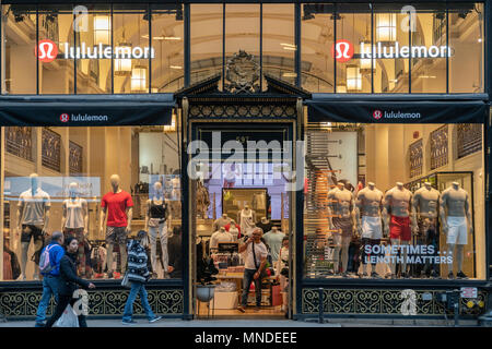 Il Lululemon Athletica store sulla Fifth Avenue a New York Martedì, 8 maggio 2018. (Â© Richard B. Levine) Foto Stock