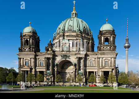 Veduta della facciata della magnifica Cattedrale di Berlino il 17 aprile 2017 a Berlino, Germania Foto Stock