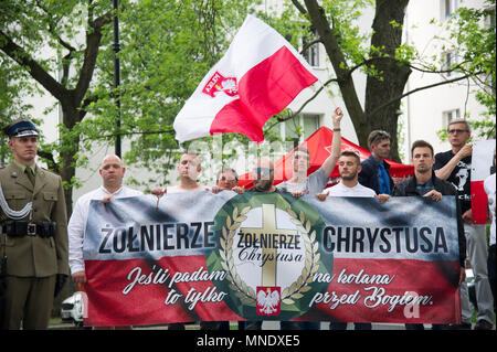 Soldati di Cristo durante Rotmistrz Witold Pilecki marzo a Varsavia in Polonia. 13 maggio 2018, per onorare Witold Pilecki, Esercito Polacco soldato e una Foto Stock