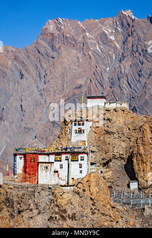 Dhankar gompa monastero sulla scogliera . Himachal Pradesh, India Foto Stock