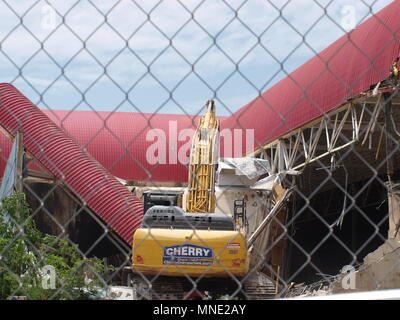 Dallas, Stati Uniti d'America,16 maggio 2018. Walmart vende il suo originale Hypermart USA alla città di Garland come gateway. Il Hypermart era un esperimento e considerata oggi la precurser alle catene centri Super Foto Stock