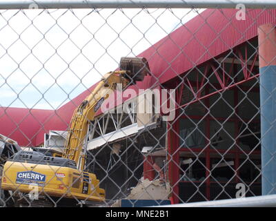 Dallas, Stati Uniti d'America,16 maggio 2018. Walmart vende il suo originale Hypermart USA alla città di Garland come gateway. Il Hypermart era un esperimento e considerata oggi la precurser alle catene centri Super Foto Stock