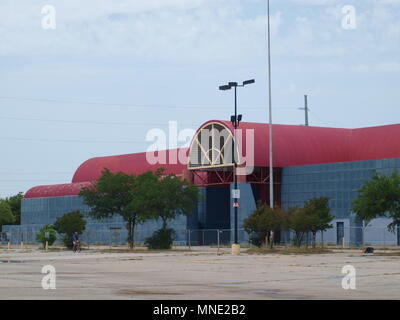 Dallas, Stati Uniti d'America,16 maggio 2018. Walmart vende il suo originale Hypermart USA alla città di Garland come gateway. Il Hypermart era un esperimento e considerata oggi la precurser alle catene centri Super Foto Stock