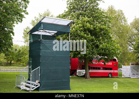 Londra, Regno Unito. 16 Maggio, 2018. Continuano i preparativi a fianco della lunga passeggiata in Windsor Great Park per la processione che seguirà il royal wedding tra il principe Harry e Meghan Markle. Credito: Mark Kerrison/Alamy Live News Foto Stock