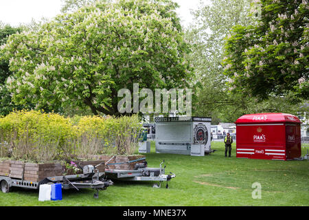 Londra, Regno Unito. 16 Maggio, 2018. Continuano i preparativi a fianco della lunga passeggiata in Windsor Great Park per la processione che seguirà il royal wedding tra il principe Harry e Meghan Markle. Credito: Mark Kerrison/Alamy Live News Foto Stock