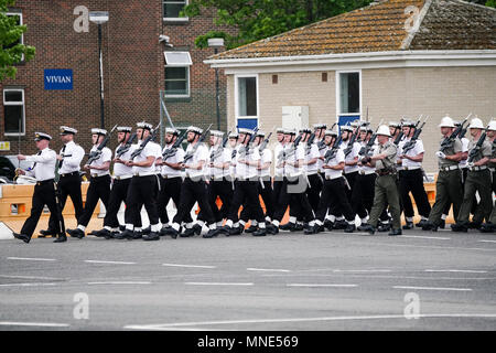 Nettuno Road, Fareham. 16 maggio 2018. Le Forze Armate i preparativi per il Royal Wedding ha avuto luogo oggi a HMS Collingwood a Fareham, Hampshire. Le preparazioni incluse esercitazioni dalla Royal Navy navi di piccole dimensioni e unità di immersione e i Royal Marines. Credito: James jagger/Alamy Live News Foto Stock