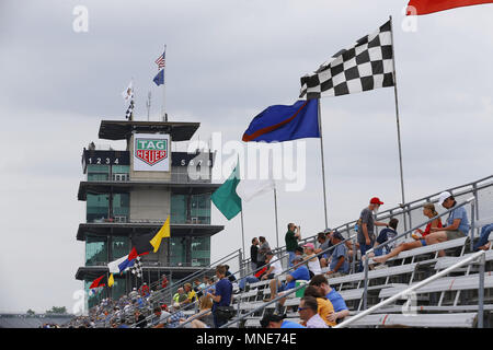 Indianapolis, Indiana, Stati Uniti d'America. 16 Maggio, 2018. Ventole prendere nella scena della seconda giornata di prove per la 500 Miglia di Indianapolis a Indianapolis Motor Speedway di Indianapolis, Indiana. Credito: Chris Owens Asp Inc/ASP/ZUMA filo/Alamy Live News Foto Stock