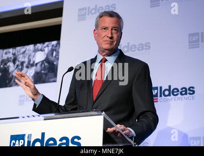 Sindaco di Bill de Blasio (Democratico di New York City) rende il commento al centro per il progresso americano' 2018 idee conferenza presso il Renaissance Hotel di Washington DC su Martedì, 15 maggio 2018. Credito: Ron Sachs/CNP (restrizione: NO New York o New Jersey o giornali quotidiani nel raggio di 75 miglia da New York City) | utilizzo in tutto il mondo Foto Stock