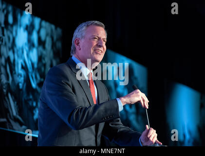 Sindaco di Bill de Blasio (Democratico di New York City) rende il commento al centro per il progresso americano' 2018 idee conferenza presso il Renaissance Hotel di Washington DC su Martedì, 15 maggio 2018. Credito: Ron Sachs/CNP (restrizione: NO New York o New Jersey o giornali quotidiani nel raggio di 75 miglia da New York City) | utilizzo in tutto il mondo Foto Stock