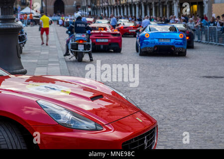 FERRARA, Italia. 16 maggio, 2018. Un "Ferrari" tail pronti per la partenza. Il concorso del '1000 Miglia' gara inizia questo anno con la 91a edizione a Ferrara il 16 maggio 2018. Credito: risveglio Agenzia fotografica/Alamy Live News Foto Stock