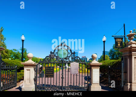 Boston, Massachusetts, STATI UNITI D'America - 12 Settembre 2016: cancello di ingresso alla Boston Public Garden di Boston, Massachusetts Foto Stock