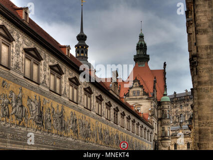 La Processione dei Principi. Porcellana più grande immagine nel mondo. Dresden - Fürstenzug. Größte Porzellanbild der Welt. Foto Stock