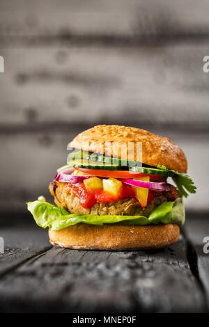 Un senza glutine hamburger vegetariano Foto Stock