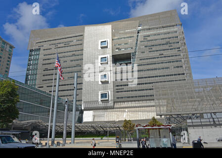 San Francisco Edificio Federale, vista complessiva della facciata sud, dalla missione san, raffiguranti deconstructivist modernista di architettura Morphosis Foto Stock