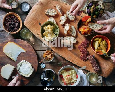 Formaggi e salumi Foto Stock