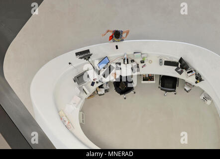 Il Museo Maxxi Raffigurante Un Progetto Di Zaha Hadid Interno Guardando In Gi Nel Lobby Con