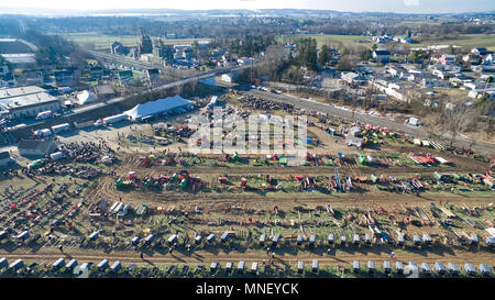 Vista aerea del fango Amish in vendita in Pennsylvania, USA come visto da un drone Foto Stock