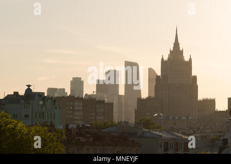 Vista dal ponte Peshekhodnyy Patriarshiy più a moscow international business center, Russia Foto Stock