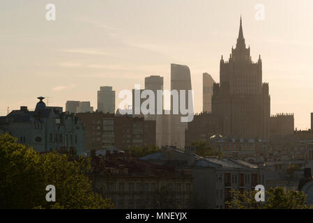 Vista dal ponte Peshekhodnyy Patriarshiy più a moscow international business center, Russia Foto Stock