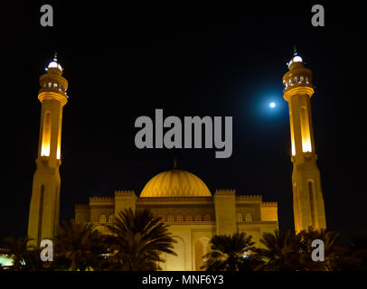 Notte Vista Esterna Al Fateh Mosque a Manama, Bahrain Foto Stock