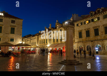 Sera vista di tempo (circa guardando ad ovest) di Orlando e sulla colonna Stradun, Luža Square nella Città Vecchia di Dubrovnik, Croazia. Foto Stock