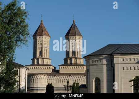 Vista del seicentesco convento dei tre Gerarchi Manastirea Trei Ierarhi situato in Iasi a cui si fa riferimento anche come Jassy o Iassy la seconda città più grande della Romania Foto Stock