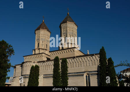 Vista del seicentesco convento dei tre Gerarchi Manastirea Trei Ierarhi situato in Iasi a cui si fa riferimento anche come Jassy o Iassy la seconda città più grande della Romania Foto Stock