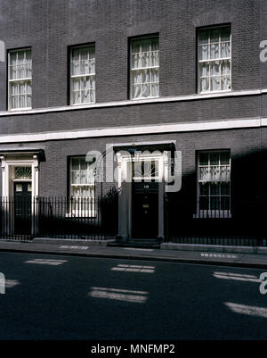 John Angerson. La porta di 10 Downing Street, Londra, Regno Unito. Foto Stock