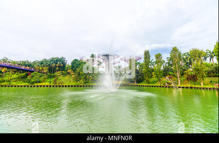 Singapore, 09 agosto 2017 - Vista dei giardini dalla Baia di Singapore Foto Stock
