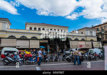 Mercato centrale di Atene (Varvakeios agora). Il pubblico mercato di Atene è stato in attività ininterrottamente dal 1886. Esso è costituito da un pesce e verdure Foto Stock