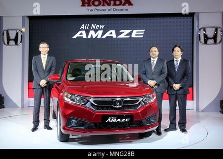 New Delhi, India. 16 Maggio, 2018. Honda Automobili India President & CEO Gaku Nakanishi, Hiroshi Yamaguchi, vice presidente senior e direttore, Honda Automobili India e grandi leader del progetto per la seconda generazione di stupire, in occasione del lancio della seconda generazione Honda stupire Credito: Jyoti Kapoor/Pacific Press/Alamy Live News Foto Stock