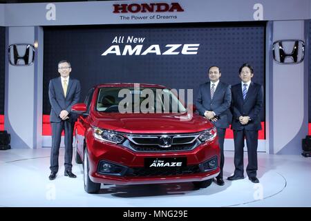 New Delhi, India. 16 Maggio, 2018. Honda Automobili India President & CEO Gaku Nakanishi, Hiroshi Yamaguchi, vice presidente senior e direttore, Honda Automobili India e grandi leader del progetto per la seconda generazione di stupire, in occasione del lancio della seconda generazione Honda stupire Credito: Jyoti Kapoor/Pacific Press/Alamy Live News Foto Stock