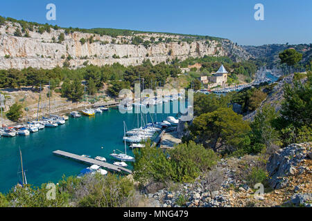 Calanque de Porto Miou, fiordo naturale utilizzato come Marina, Calanques Bouches-du-Rhone, Côte d'Azur, in Francia del Sud, Francia, Europa Foto Stock