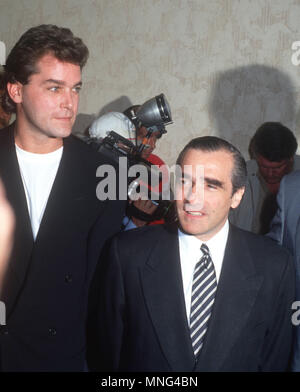 WESTWOOD, CA - 17 settembre: (L-R) attore Ray Liotta e il regista Martin Scorsese frequentare il "Goodfellas" Westwood Premiere il 17 settembre 1990 a Mann Bruin Theatre di Westwood, California. Foto di Barry re/Alamy Stock Photo Foto Stock