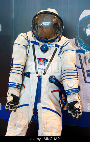 Il russo Sokol spacesuit indossata da astronauta della NASA Peggy Whitson su un volo Soyuz alla Stazione Spaziale Internazionale al sessantaquattresimo IAC a Pechino in Cina. Foto Stock