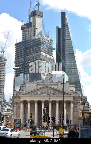 Nuovi edifici, il pinnacle in Bishopsgate e l'edificio Leadenhall su Leadenhall Street torre sopra il Royal Exchange in corrispondenza della giunzione di Lombard Foto Stock