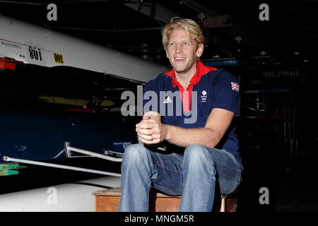 Andrew Triggs Hodge ha MBE - doppia medaglia d'oro olimpica e treble Campione del Mondo vogatore. Newham, Londra 2 Ottobre 2013 --- Image by © Paolo Cunningham Foto Stock