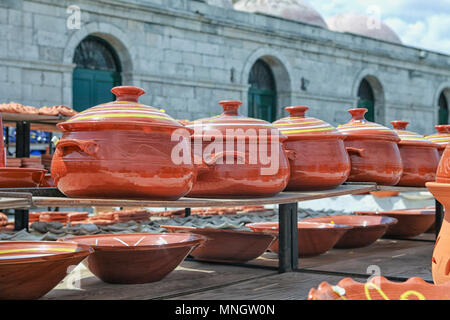 La ceramica su un mercato greco Foto Stock