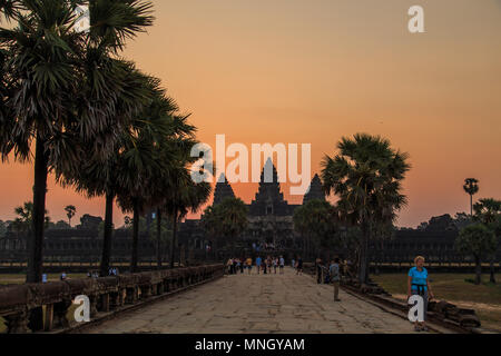 Sunrise oltre Angkor Wat. Siem Reap, Cambogia - Aprile 11, 2018. Foto Stock