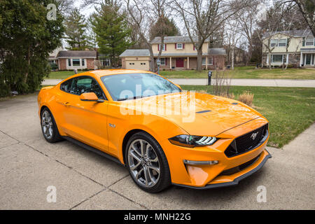 2018 da 5 litri Ford Mustang, colore "orange Fury". Foto Stock