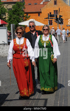 Copenaghen/Danimarca 17..Maggio 2018  Norwegain celebrare la loro festa nazionale del 17 maggio 2018 norvegese con abito nazionale e con la loro bandiera norwegain in Copenhagen.. (Foto.Francesco Giuseppe decano / Deanpictures. Foto Stock