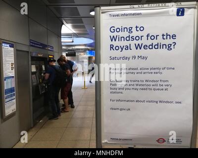 Londra, Regno Unito. Il 17 maggio 2018. Tubo avviso circa Royal Wedding approccio, Londra, UK Credit: Nastia M/Alamy Live News Foto Stock