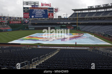 Washington, Distretto di Columbia, Stati Uniti d'America. 16 Maggio, 2018. New York Yankees contro i cittadini di Washington gioco a cittadini Parco di Washington, DC è stata rinviata a causa della pioggia su Mercoledì, 16 maggio 2018. I due giochi, uno per completare il gioco di ieri e quella prevista per oggi si disputeranno il lunedì, 18 giugno 2018.Credit: Ron Sachs/CNP. Credito: Ron Sachs/CNP/ZUMA filo/Alamy Live News Foto Stock