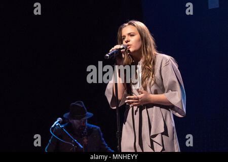 Nashville, Tennessee, Stati Uniti d'America. 25 Mar, 2018. MAISY STELLA durante il Nashville in concerto: TV finale celebrazione presso il Grand Ole Opry a Nashville, Tennesee Credito: Daniel DeSlover/ZUMA filo/Alamy Live News Foto Stock