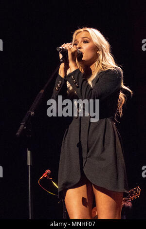 Nashville, Tennessee, Stati Uniti d'America. 25 Mar, 2018. LENNON STELLA durante il Nashville in concerto: TV finale celebrazione presso il Grand Ole Opry a Nashville, Tennesee Credito: Daniel DeSlover/ZUMA filo/Alamy Live News Foto Stock