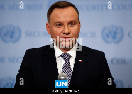 Organizzazione delle Nazioni Unite. Il 17 maggio 2018. Presidente polacco Andrzej Duda parla con i giornalisti nel corso di un incontro stampa presso la sede delle Nazioni Unite a New York, 17 maggio 2018. Presidente polacco Andrzej Duda detto qui Giovedì che il suo paese ha voluto vedere sane relazioni tra l' Unione europea e gli Stati Uniti nonostante la tensione oltre il nucleare Iran deal e attriti commerciali. Credito: Li Muzi/Xinhua/Alamy Live News Foto Stock