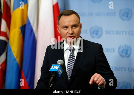 Organizzazione delle Nazioni Unite. Il 17 maggio 2018. Presidente polacco Andrzej Duda parla con i giornalisti nel corso di un incontro stampa presso la sede delle Nazioni Unite a New York, 17 maggio 2018. Presidente polacco Andrzej Duda detto qui Giovedì che il suo paese ha voluto vedere sane relazioni tra l' Unione europea e gli Stati Uniti nonostante la tensione oltre il nucleare Iran deal e attriti commerciali. Credito: Li Muzi/Xinhua/Alamy Live News Foto Stock