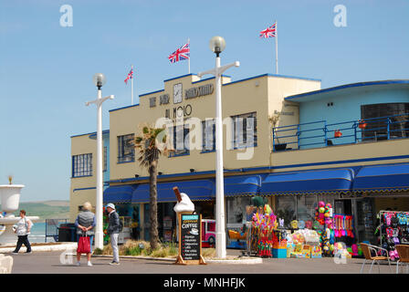 Weymouth.17 maggio 2018. Sul soleggiato Giovedì, Unione flutter flags al sole, a Weymouth è Pier Bandstand , in anticipo di sabato il Royal weddding Credito: stuart fretwell/Alamy Live News Foto Stock