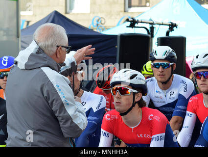 ABERDEEN, Scozia - 17 Maggio 2018: le istruzioni definitive per i piloti alla linea di partenza in Union Street da una gara maresciallo. Credito: Douglas MacKenzie/Alamy Live News Foto Stock